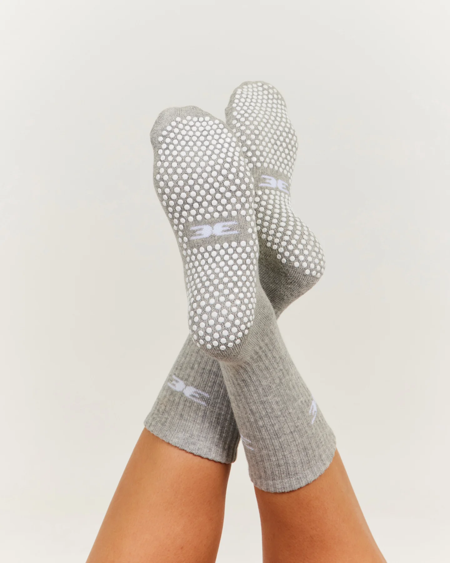 EE Crew Pilates Grip Socks - Grey/White - Image 4