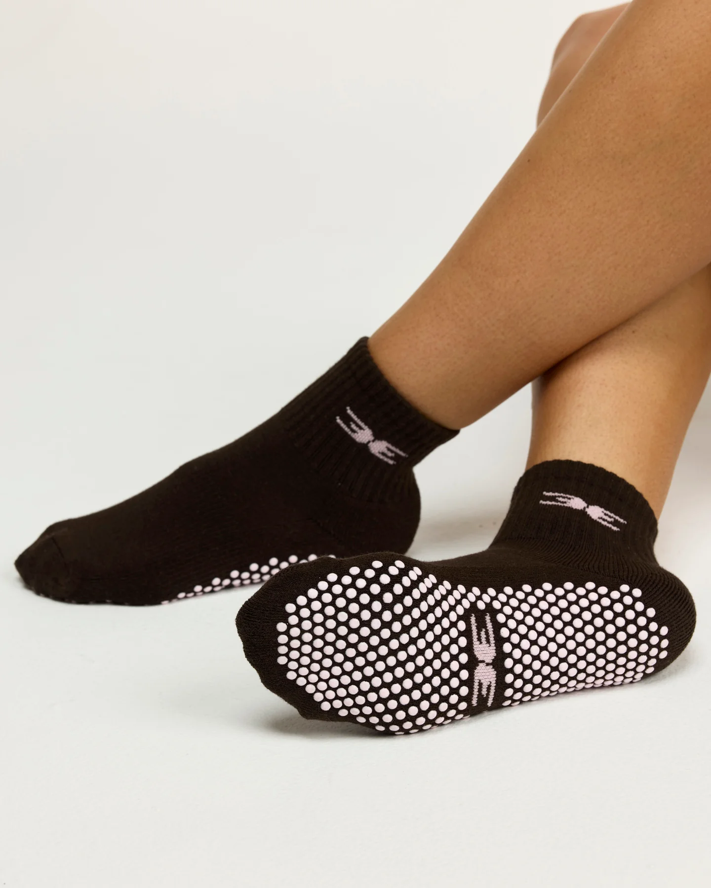 EE Mid Crew Grip Socks - Coffee Bean/Candy Pink - Image 3