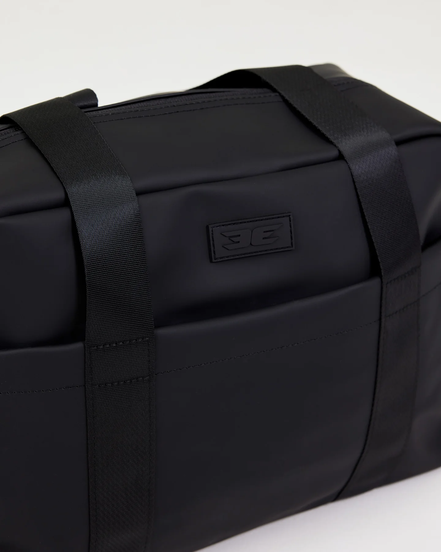 Regular Essentials Bag - Black - Image 4